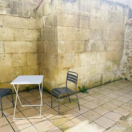 Appartement Avec Cour Privee Saint-Jean-dʼAngély エクステリア 写真